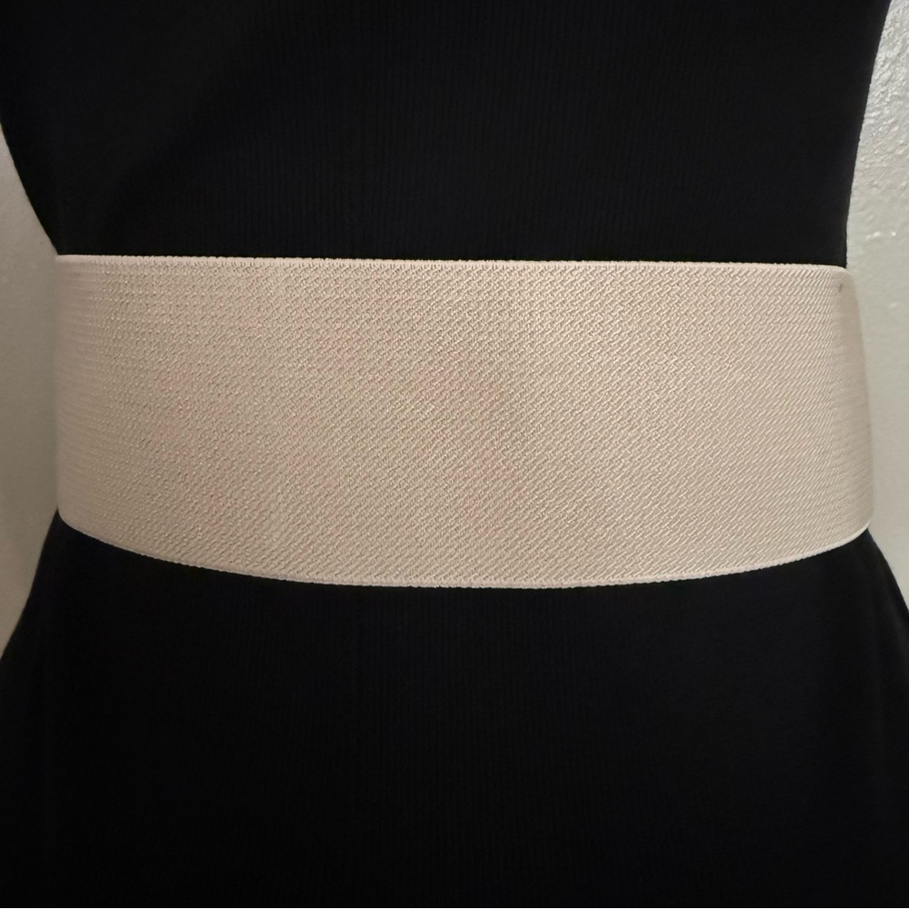 Beige PU leather elastic waistband belt with gold tone rectangle buckle - Picture 4 of 9